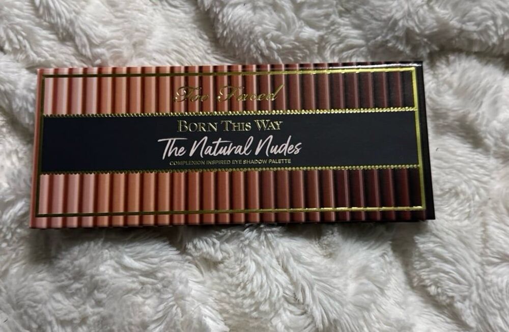 Born This Way the Natural Nudes Eyeshadow Palette
